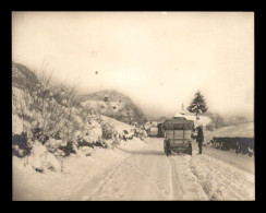 AUTOMOBILE - CAMION DANS LA NEIGE - AGENCE CORMIER DE DION-BOUTON RENAULT FRERES, 31 RUE D'ANJOU PARIS FORMAT 10.5 X 8CM - Camion, Tir