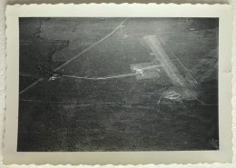 Photo Ancienne - Snapshot - Avion - Piste D'atterrissage - Vol - Vue Aérienne - Aviation - Aviation