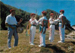 Folklore - Pays Basque - Groupe Folklorique Chelitztarrak De Biarritz - Danse Basse Navarre Makiktxiki - Danse Des Petit - Costumes