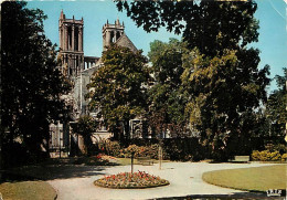 78 - Mantes La Jolie - Le Jardin De La Collégiale Sur La Place Du Château  Au Chevet De L'édifice Religieux - CPM - Voir - Mantes La Jolie