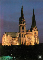 28 - Chartres - Cathédrale Notre Dame - La Façade Illuminée Avec, à Gauche, La Flèche Gothique (115 Mètres) Et, à Droite - Chartres