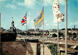 29 - Concarneau - Sur Les Rempars De La Ville Close - Drapeaux - Automobiles - Voir Scans Recto Verso  - Concarneau