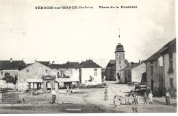 VERNOIS SUR MANCE 70 - HAUTE SAONE -Place De La Fontaine - Très Animée, Enfants, Lavoir, Clocher, Bel état. - Other & Unclassified