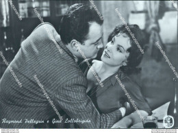 Cc455 Cartolina Raymond Pellegrin E Gina Lollobrigida Nel Film La Romana - Artisti