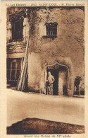 46 - (Lot) - SAINT CERE -  2043 M. Pierre Benoit - Devant Une Maison Du XVe Siècle - Saint-Céré