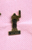 Rare Pins Brive Bar Le Term Inus P536 - Steden