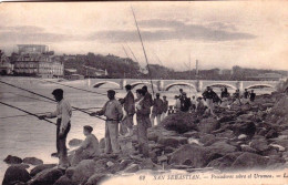 SAN SEBASTIAN - Pescadores Sobre El Urumea - Guipúzcoa (San Sebastián)