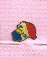 Rare Pins Val De Marne 25 Ans Bleu Blanc Rouge P541 - Administraties