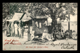 INDE - AN OPEN AIR BARBER'S SHOP - India