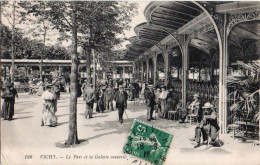 VICHY ( 03 ) - Le Parc Et La Galerie Couverte - Vichy