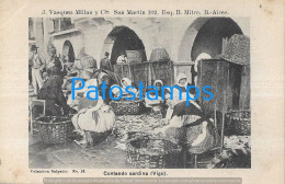 229677 SPAIN ESPAÑA VIGO PONTEVEDRA COSTUMES CONTANDO SARDINA POSTAL POSTCARD - Other & Unclassified