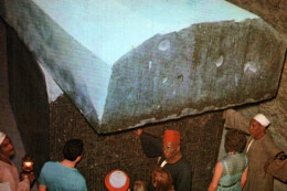 CPM - SAKKARA - Vaste Nécropole égyptienne - Sarcophage En Granite D'un Taureau Sacré D'Apis Au Sérapéum ... - Pirámides