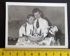 #21     Anonymous Persons - Enfant Child - Boy Boys With Birthday Cake - Anonymous Persons