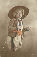 - Thèmes Div -ref-V V918- Enfant En Costume Breton Fumant Une Cigarette Et Toussant - Tabac - Bretagne - - Other & Unclassified