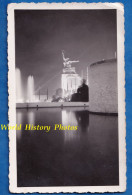 Photo Ancienne Snapshot - PARIS - Exposition Internationale 1937 - Pavillon Russe - Lumiére La Nuit Clair Obscur Reflet - Places