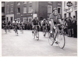 Photo Originale - Velo - Cyclisme - HAL ( Brababt Flamand ) Course Amateur  1959 - Format 17.5 X 13.0 Cm - Cyclisme