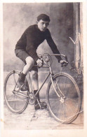 Carte Photo - Cyclisme - Velo - Jeune Cycliste Pour La Pose - Numero Plaque De Velo 61136 -  - Cyclisme