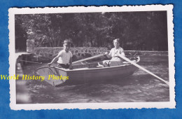 Photo Ancienne Snapshot - SEVRIER - Femme & Enfant Sur Une Barque - 1938 - Entre Scorier & Saint Jorioz Annecy Lac - Bateaux