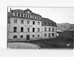 CONDAT EN FENIERS : Le Groupe Scolaire - Très Bon état - Condat