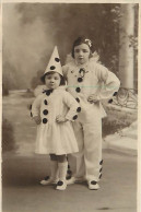 - Thèmes Div -ref-V V910- Enfants Déguisés En Pierrot Et Colombine - Carte Phot Charles - Aubervilliers - - Other & Unclassified