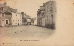 TIERCE    ( MAINE ET LOIRE )     LA RUE DU BOURG-JOLY  ( ROUSSEUR EN HAUT , A GAUCHE ) - Tierce
