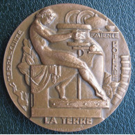 Médaille En Bronze LA TERRE , Faïence, Poterie, Terre Cuite, Par Georges Ridet - Autres & Non Classés
