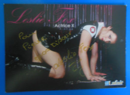 AUTOGRAPHE DE LESLIE FOX SUR CARTE - Acteurs & Comédiens