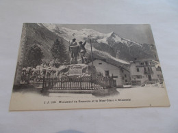 MONUMENT DE SAUSSURE ET LE MONT BLANC A CHAMONIX ( 74 Haute Savoie ) GROS PLAN SOUS LA NEIGE - Chamonix-Mont-Blanc