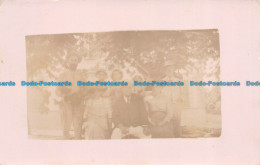 R159809 Old Postcard. Family Photo - Monde