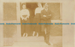 R159812 Old Postcard. Two Women And Man - Monde