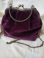 BORSA/ POCHETTE IN VELLUTO CON CHIUSURA A CLIP CLAP - Other & Unclassified