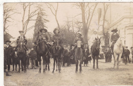 49. SAUMUR . CARTE- PHOTO. FÊTE. MANIFESTATION LOCALE.. +TEXTE DE SAINT MARTIN DE LA PLACE ANNÉE 1912 - Saumur