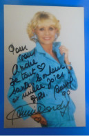 AUTOGRAPHE DE ANNIE CORDY SUR CARTE - Zangers & Muzikanten