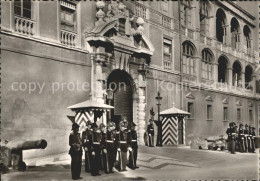 71986660 Monaco Les Carabiniers De SAS Le Prince De Monaco Devant L'entree Du Pa - Autres & Non Classés