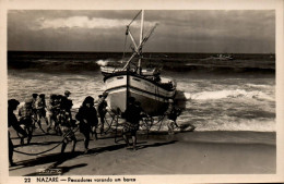N°3942 W -cpsm Nazare -pescadores Varando Um Barco- - Visvangst