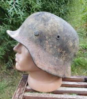 Casco Alemán Original M40 Reliquia Del Campo De Batalla WW2 Segunda Guerra Mundial Número NS64 - Headpieces, Headdresses