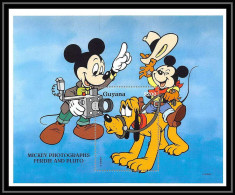 80106 Scott N°29924 Guyana Mickey Pluto Photograph Disney Work Bloc (BF) Neuf ** MNH 1995 - Guyane (1966-...)