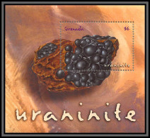 81038 Grenada Sc N°3219 Uraninite Uranium Mineral Mineraux TB Neuf ** MNH Fleur Flowers Flower Fleurs 2001 - Minerals
