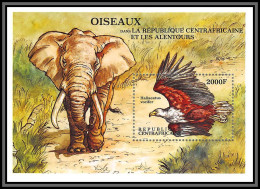 80960 Centrafricaine Mi BF N°640 éléphant Haliaeetus Pygargue Vocifer Aigle Eagle Oiseaux Birds Bird ** MNH 2000 - Elephants