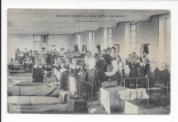 Dortoir De La Colonnie Scolaire De VIRE 1907 Scène Avec Les Fillettes "... Une Croix Là Où Je Suis..." - Vire