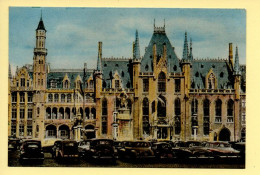 Automobile : 2 Cv / 4 Cv Et Diverses Voitures Anciennes Devant Le Palais Du Gouvernement à Brugge - Passenger Cars