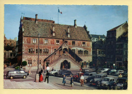 Automobile : 4 Cv / Aronde Et Diverses Voitures Anciennes Devant L'Hôtel De Ville De Mulhouse / CPSM - Passenger Cars