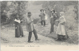 CPA - Types D'AUVERGNE - La Bourée - Danses