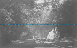 R159969 Old Postcard. Woman And Man In The Boat - World