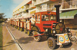 SAINT-JEAN DE MONTS . - Le Petit Train Avenue De La Forêt Devant Les Commerces Nommés - Saint Jean De Monts