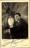 CPA Schauspieler Willy Fritsch, Portrait, Blumenvase, Verlag Ross 6415/1, Autogramm - Autres & Non Classés