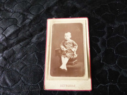 P-785, Photo CDV , Reynouls à Béziers, Petite Fille En Robe - Old (before 1900)