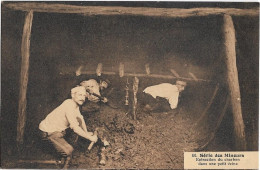 CPA - Série Des Mineurs - Extraction Du Charbon Dans Une Petite Veine - Mines