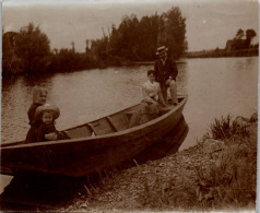 Photographie Photo Vintage Snapshot Amateur Barque Groupe Mode Famille  - Other & Unclassified