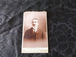 P-788,  CDV , Photographie Nouvelle, Béziers, Jeune Homme à La Moustache élégante - Ancianas (antes De 1900)
